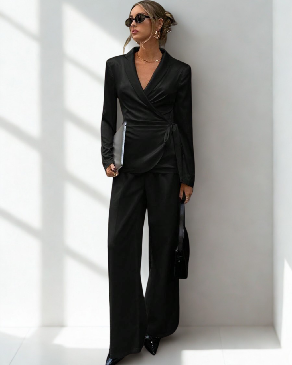 Blusa Preta Transpasse em V com Laço | Elegância Atemporal L’AdePars