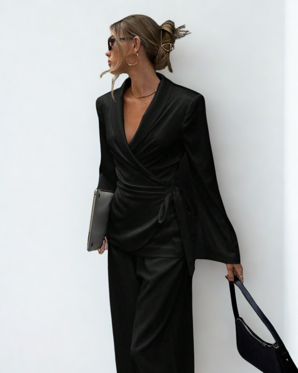 Blusa Preta Transpasse em V com Laço | Elegância Atemporal L’AdePars