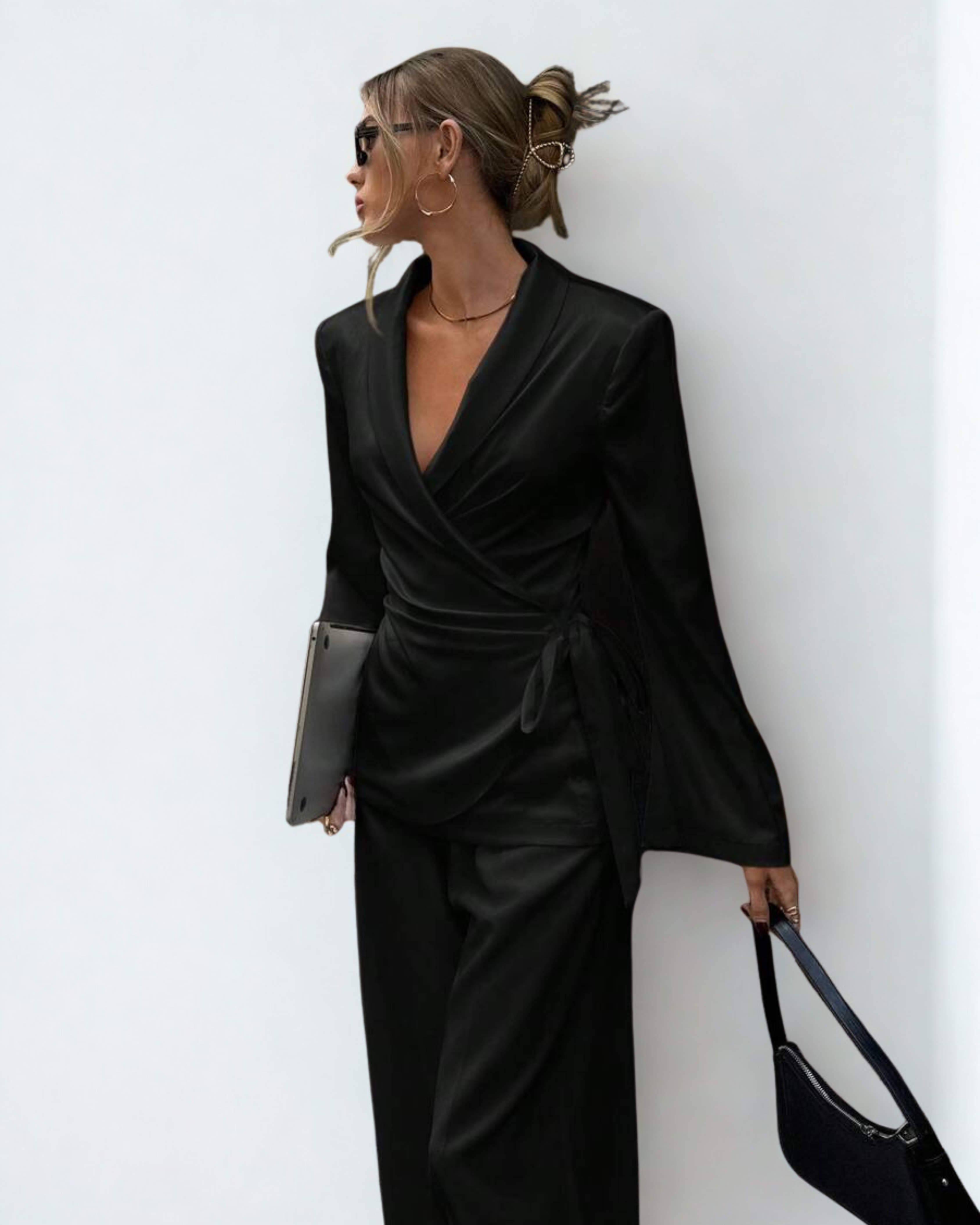 Blusa Preta Transpasse em V com Laço | Elegância Atemporal L’AdePars