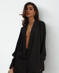 Camisa Preta Feminina com Decote Profundo – Elegância Atemporal L’AdePars