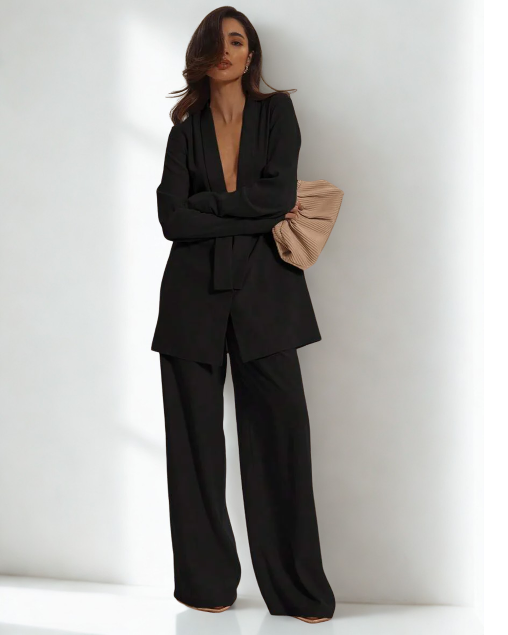 Camisa Preta Feminina com Decote Profundo – Elegância Atemporal L’AdePars