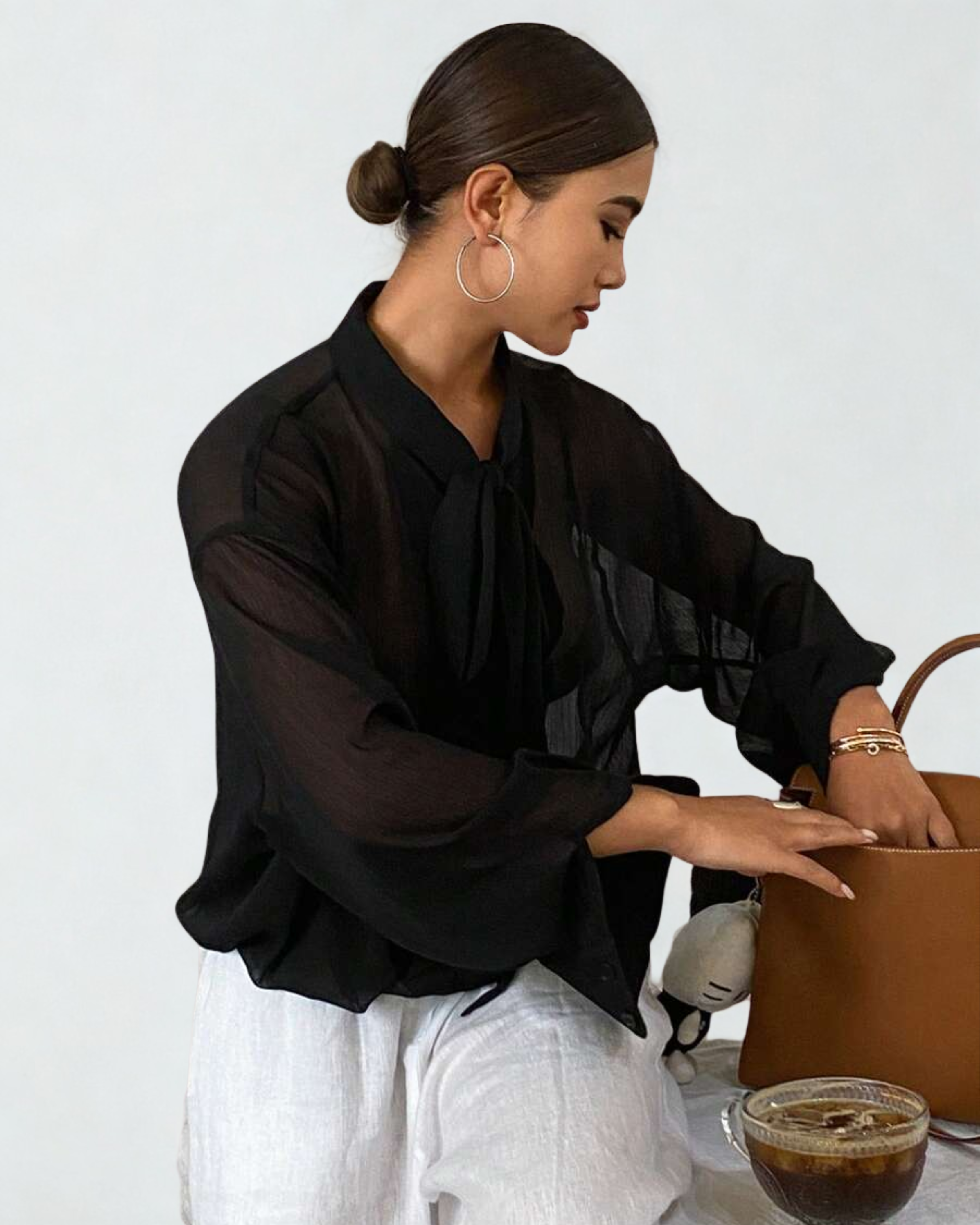 Blusa Feminina Oversized Preta em Chiffon – Transparente, Gola Alta e Manga Longa