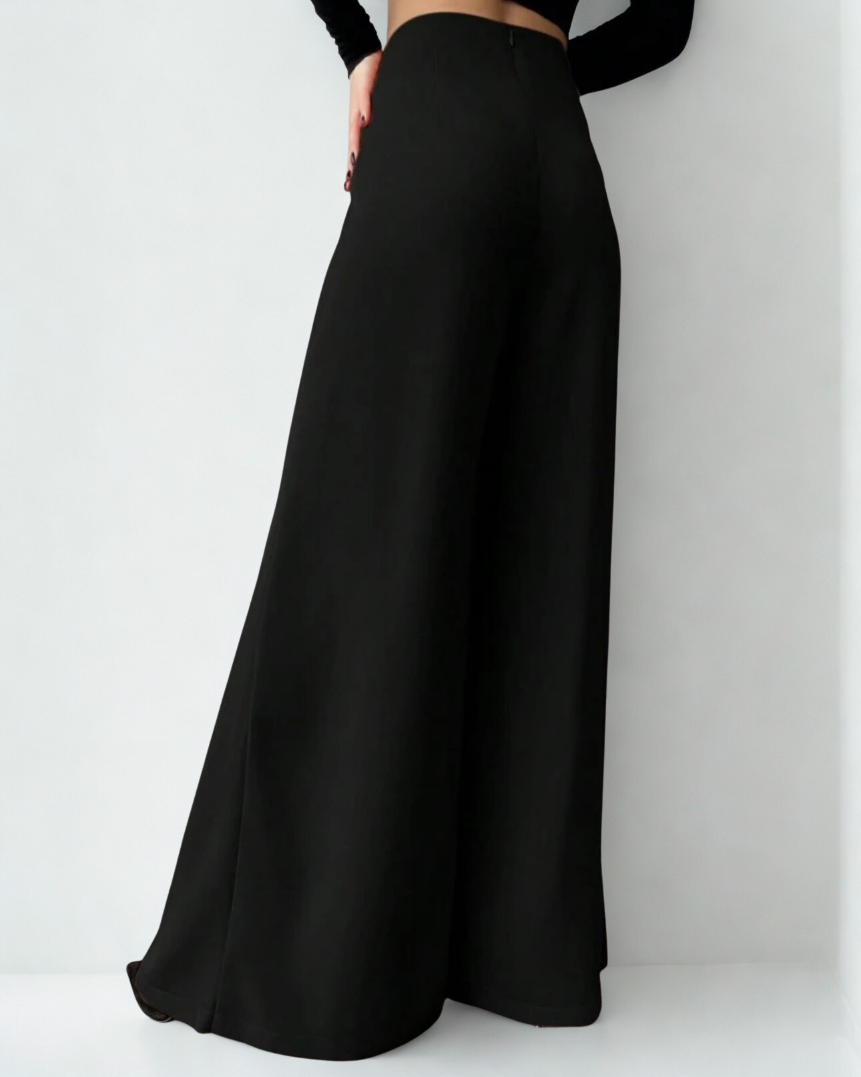 Calça Preta Feminina de Perna Larga com Fenda – Cintura Alta, Ajuste Solto e Elegância Versátil
